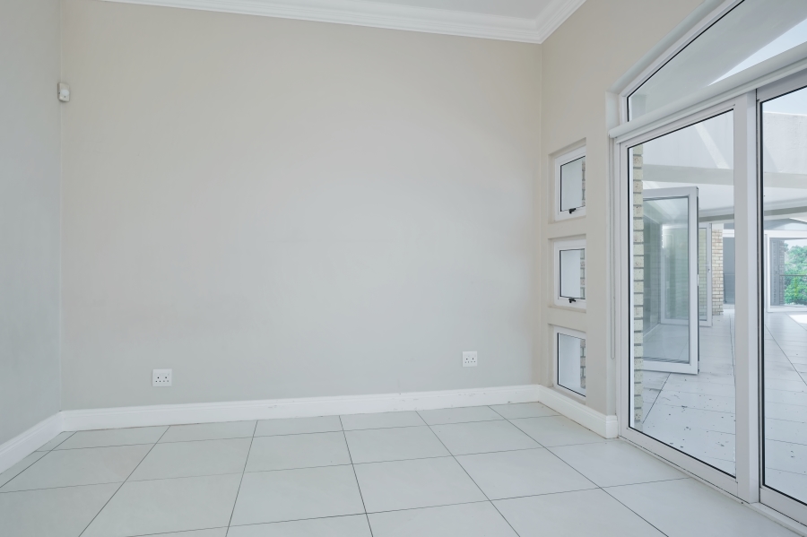 5 Bedroom Property for Sale in Blue Horizon Bay Eastern Cape